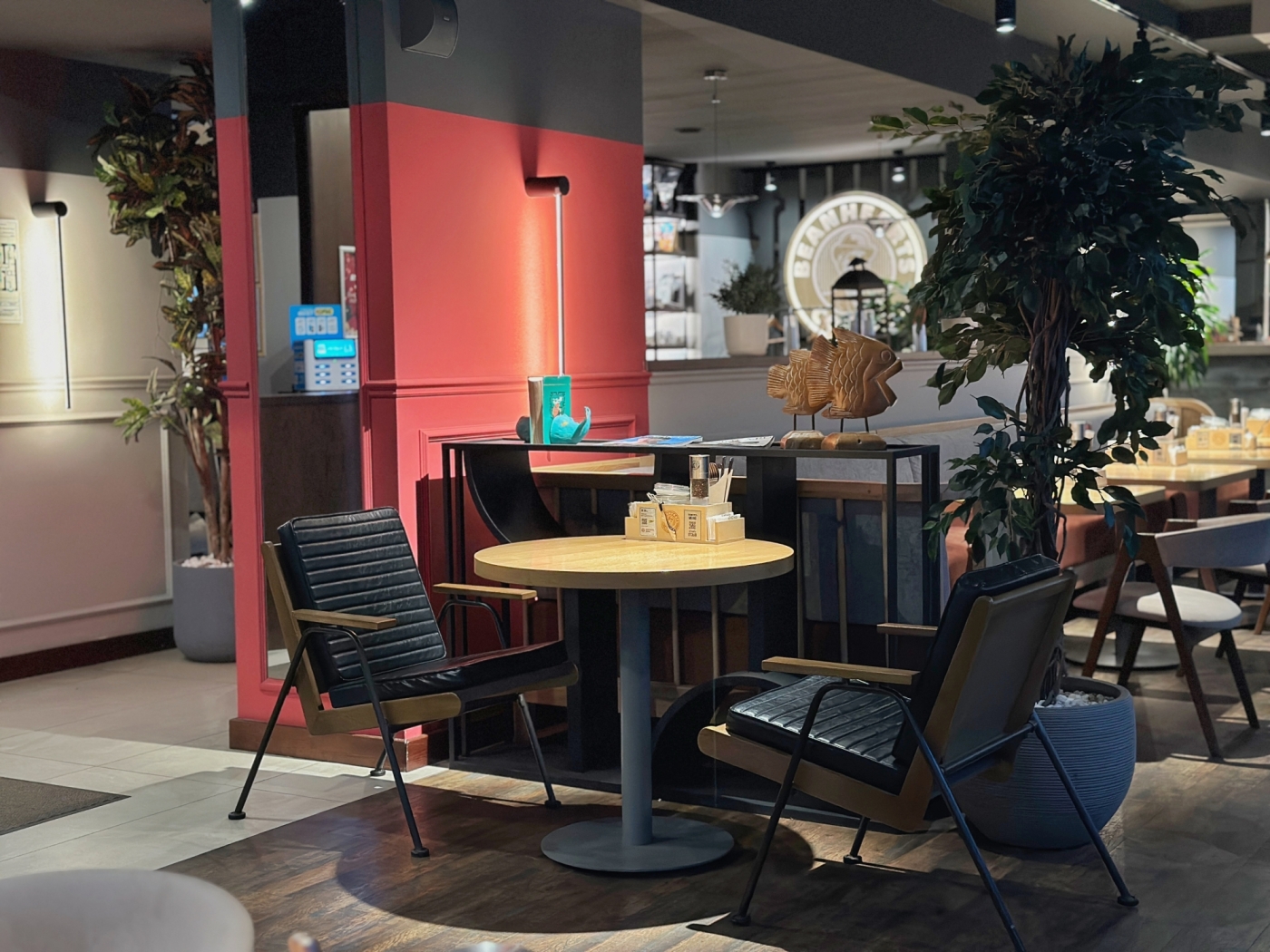 В честь 10-летия сеть ресторанов разыгрывает айфон, приставку Sony PlayStation, наушники Apple