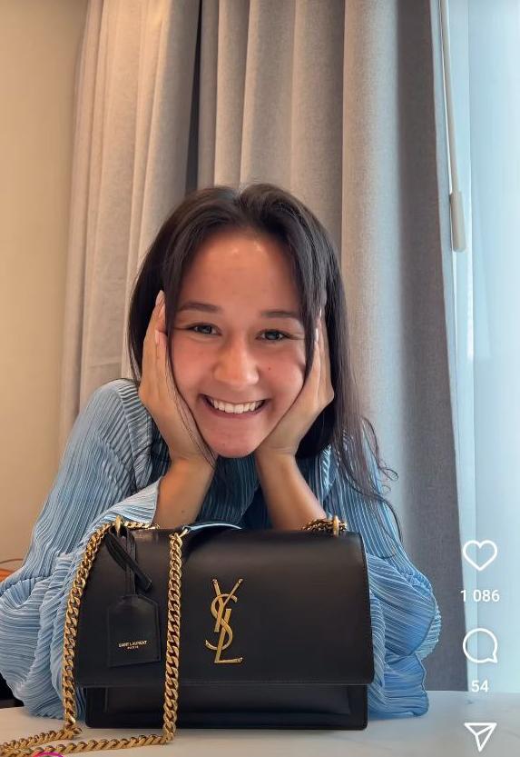 Челнинская певица Лия Шамсина показала новую сумку Yves Saint Laurent