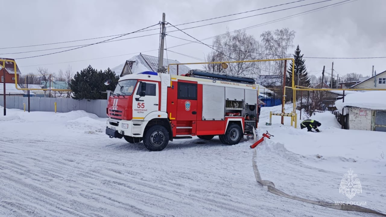 В частном секторе поселка ЗЯБ вспыхнул дом (фото)   