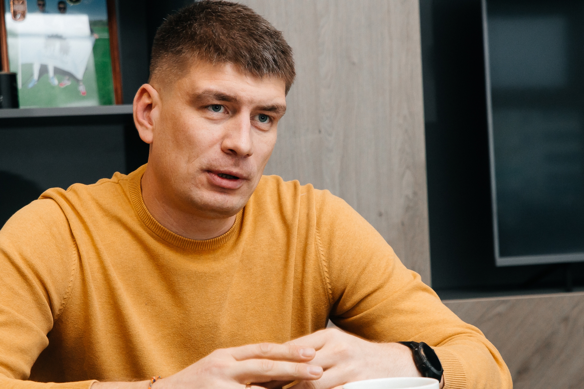 «Это серьезный опыт. Представьте дорогу в тайге в 400 км с бездорожьем. На середине - наше производство»