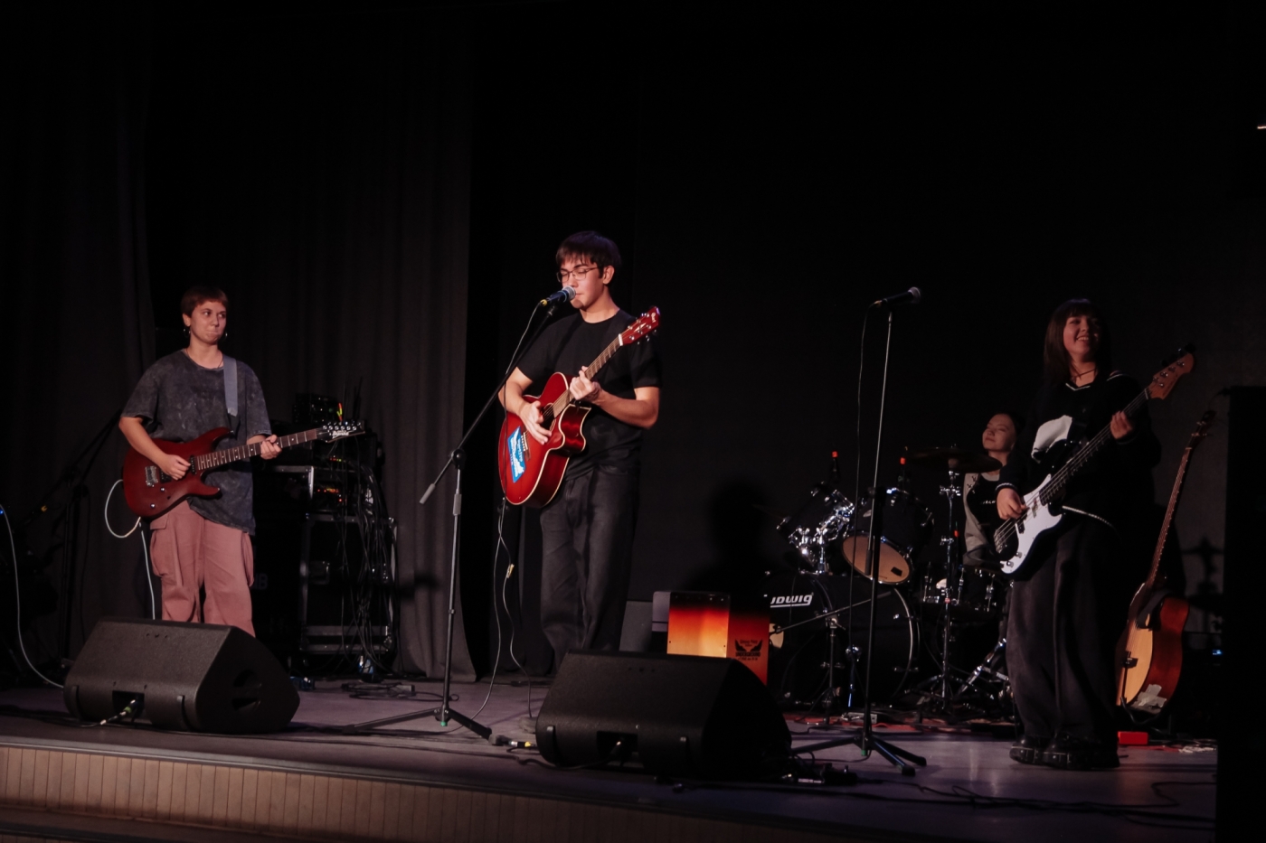 «Школа рока» отметила свое тринадцатилетие большим концертом «Школа рока» отметила свое тринадцатилетие большим концертом