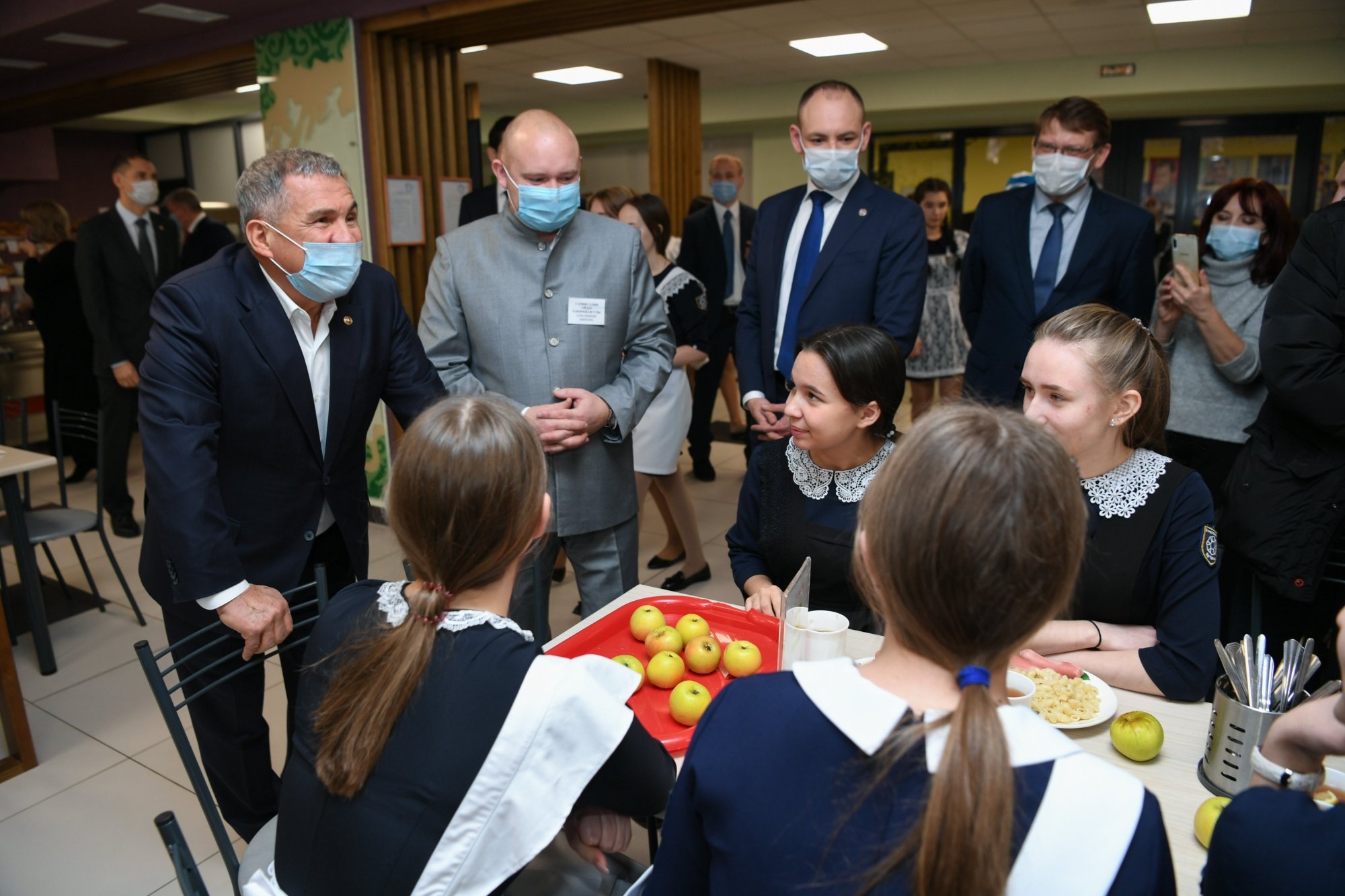 Фото: Минниханов в Челнах посетил онкодиспансер, гимназию и МЦ «Нур» 