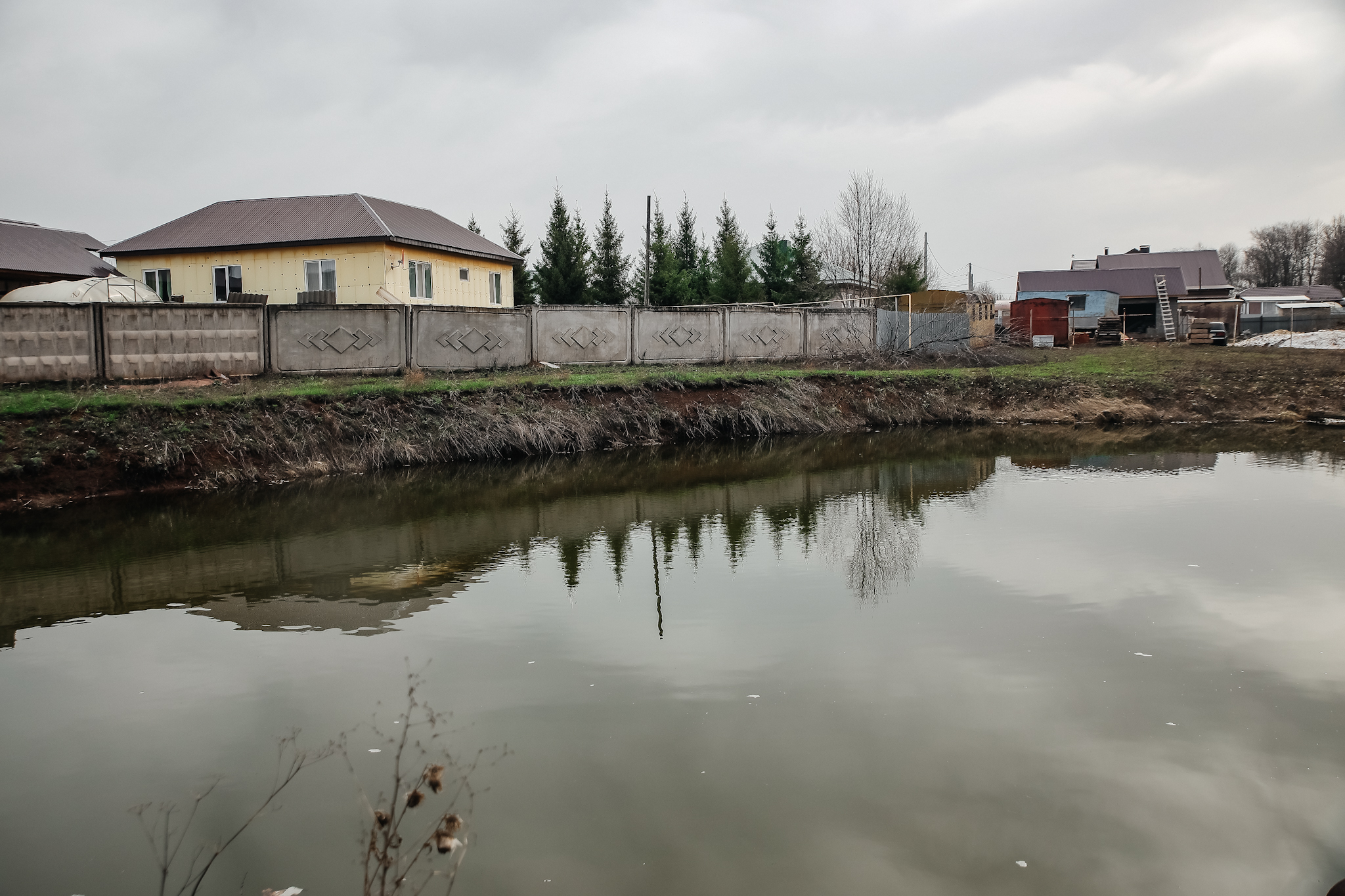 Фото: как выглядит дом, из-за которого Камаев оказался в изоляторе