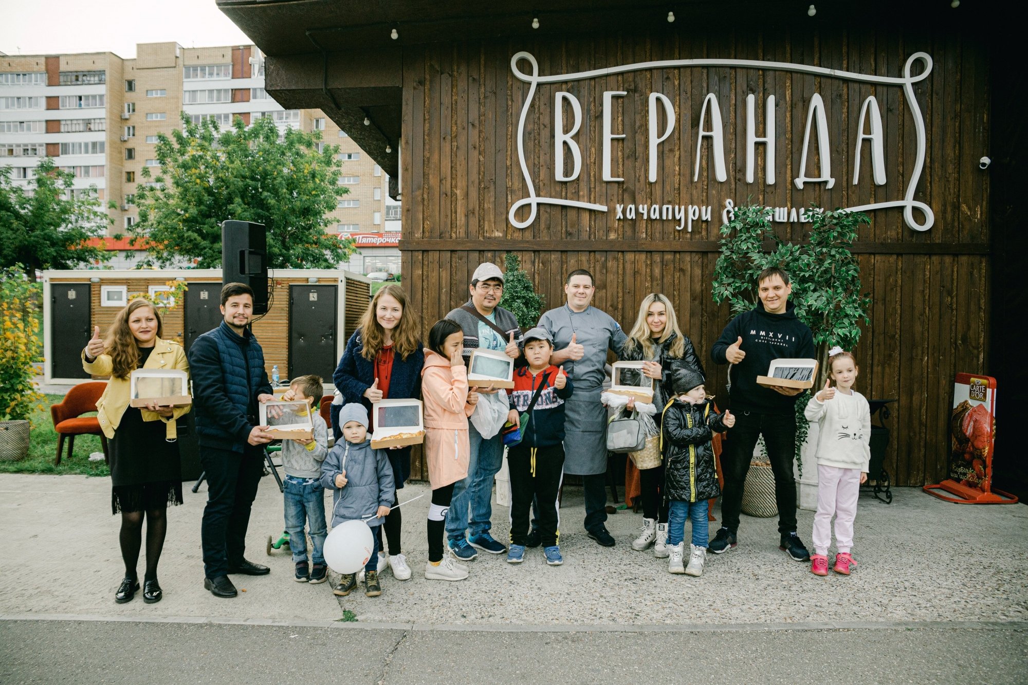Сочные хачапури и грузинские танцы: кафе «Веранда» отметило праздник сбора урожая 