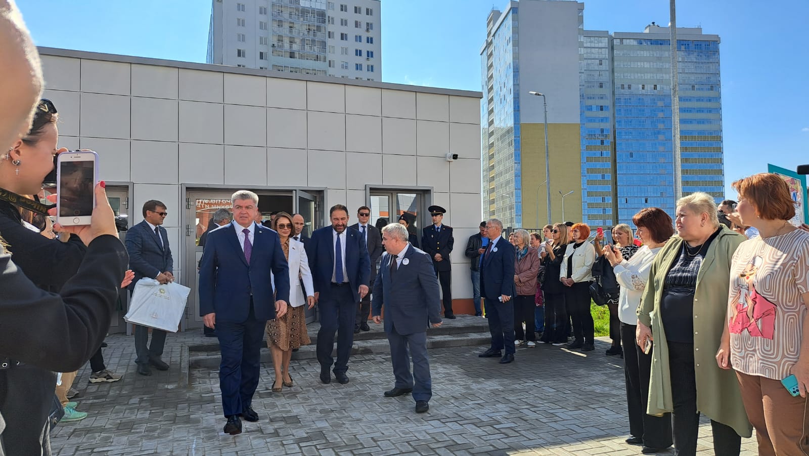 Новую мегашколу в Челнах открыл премьер-министр Алексей Песошин