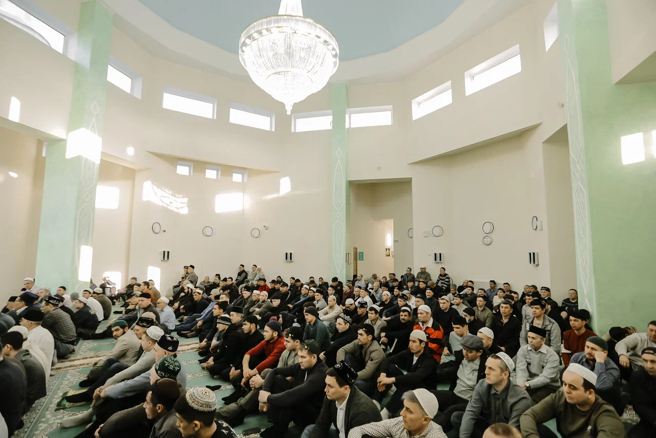 Фото: в мечетях города прошли гает-намазы в честь окончания месяца Рамадан