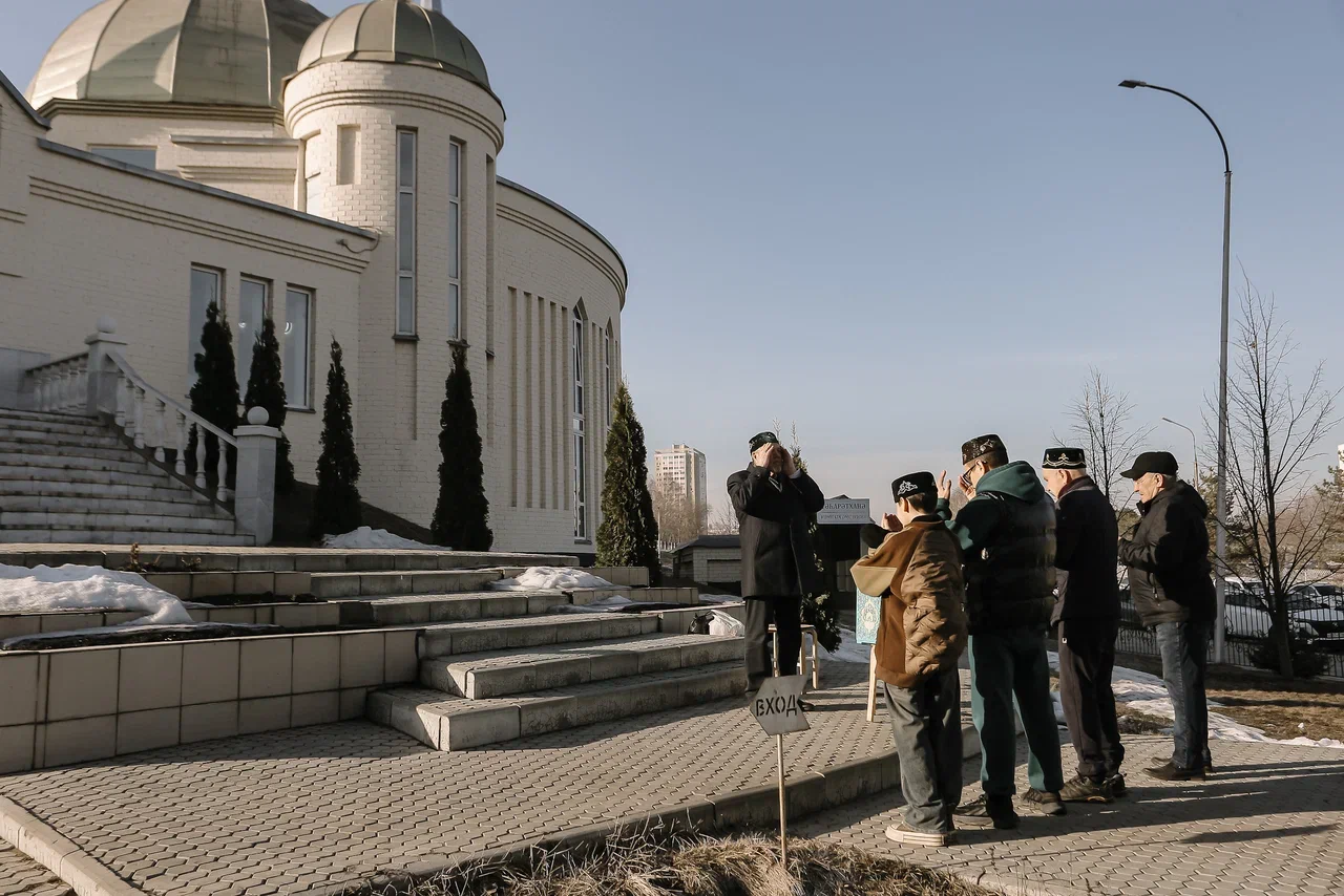 Фото: в мечетях города прошли гает-намазы в честь окончания месяца Рамадан
