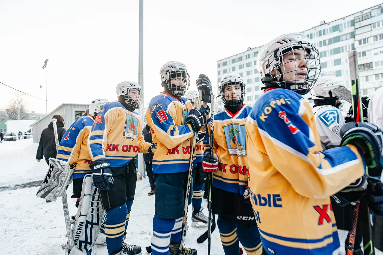 Фото: Данис Зарипов сыграл в дворовый хоккей с челнинскими детьми Фото: Данис Зарипов сыграл в дворовый хоккей с челнинскими детьми