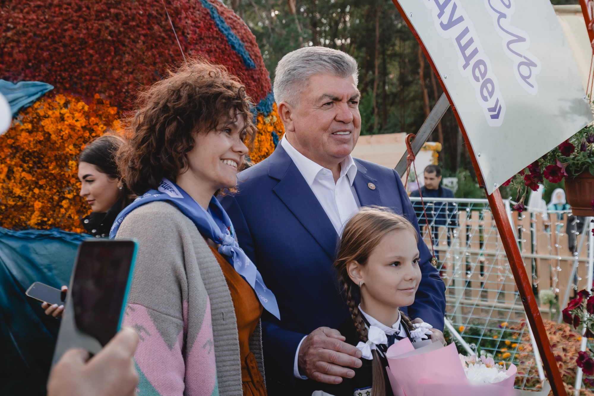 Как Магдеева угощали малиной и просили сделать селфи, чтобы «жена обалдела»
