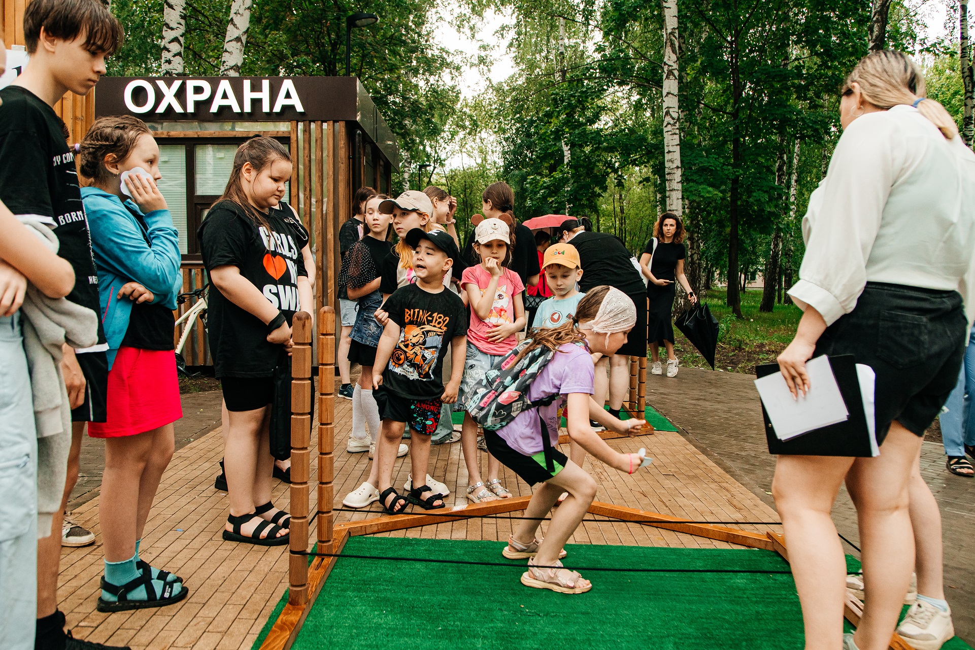 Праздник длиною в лето: в Челнах возрождают детскую игру в «резиночки»