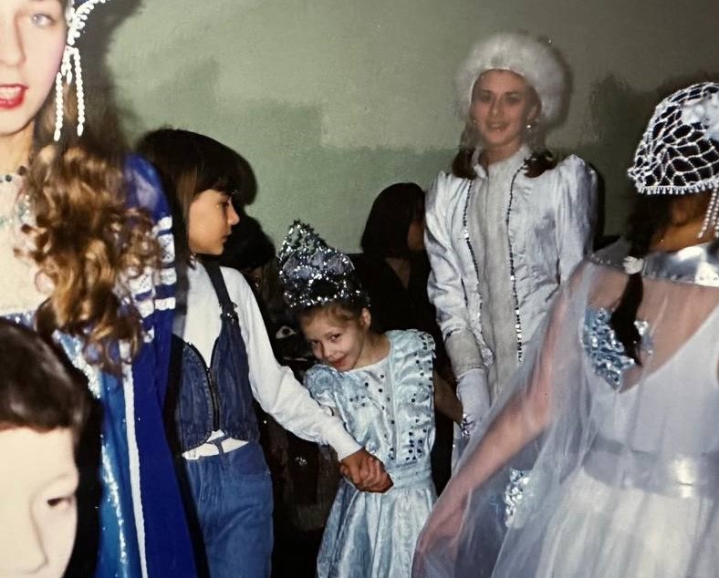 «Дед Мороз всегда напоминал воспитательницу с белой бородой, что нас веселило. Эта традиция продолжается и сейчас»