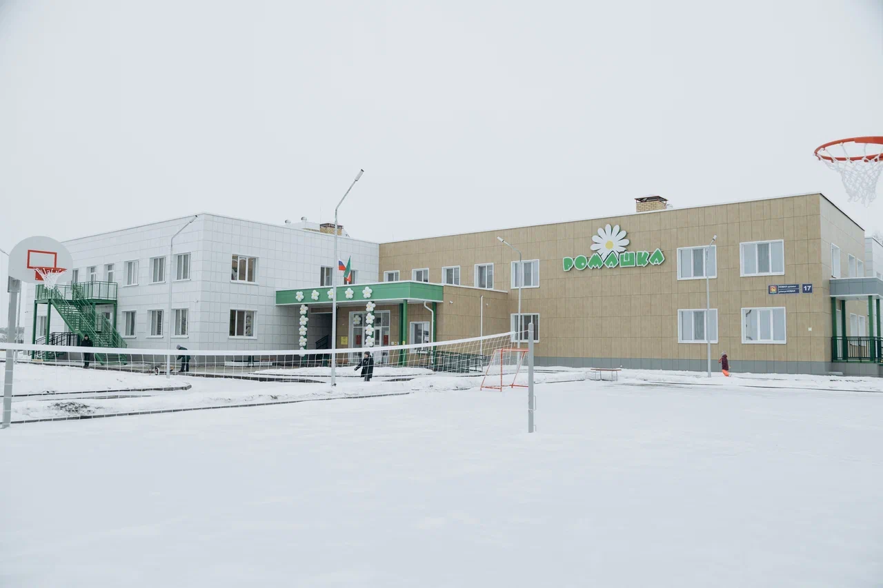 «Здесь будет 13 участков. Колышки в землю забили, распределили. Аукцион, говорят, был»