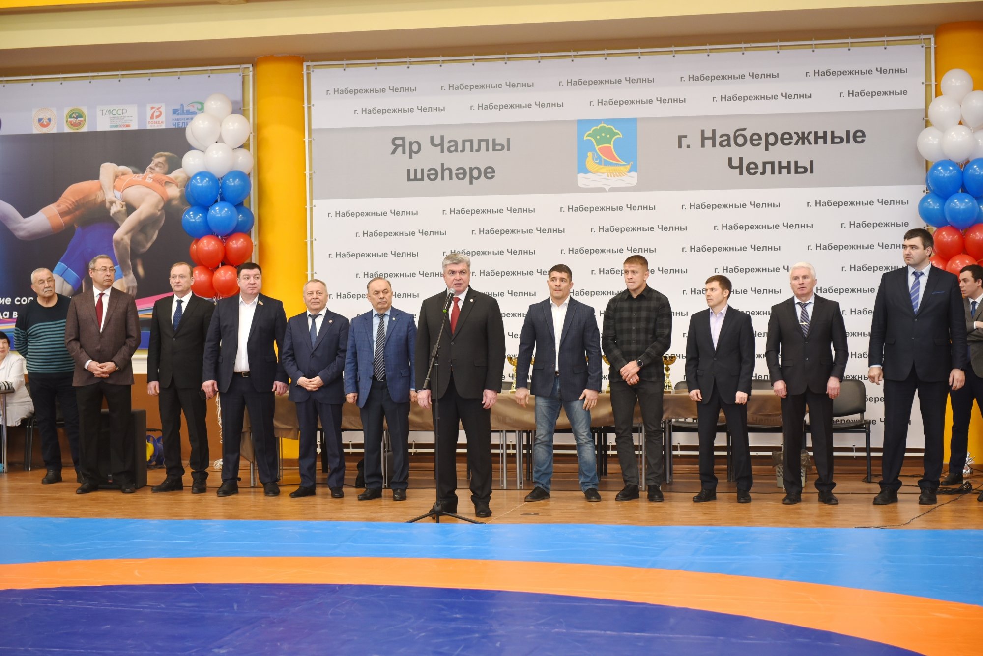 Наиль Магдеев и Ринат Абдуллин оценили ремонт спортивной школы «Витязь» (фото)