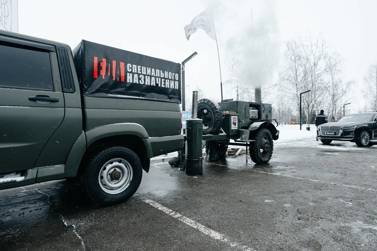 Снегоболотоход, медицинский транспортер и броневик – что показали Минниханову 