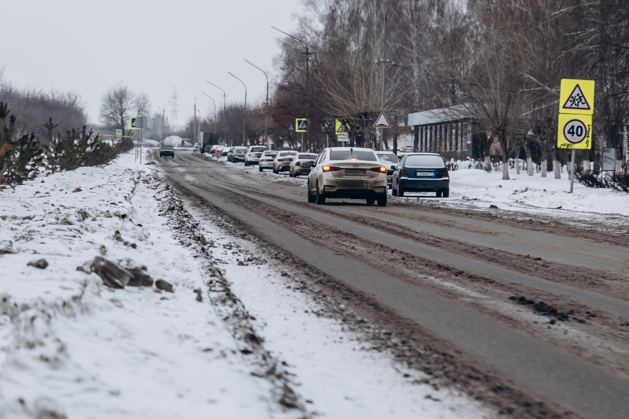 Фото: как из-за реагентов на дорогах в Челнах развели грязь 30.01.2023