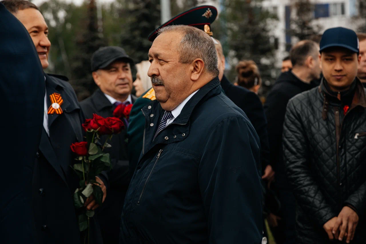 Силовики, депутаты и чиновники: как несли Вахту Памяти в Челнах (фото)