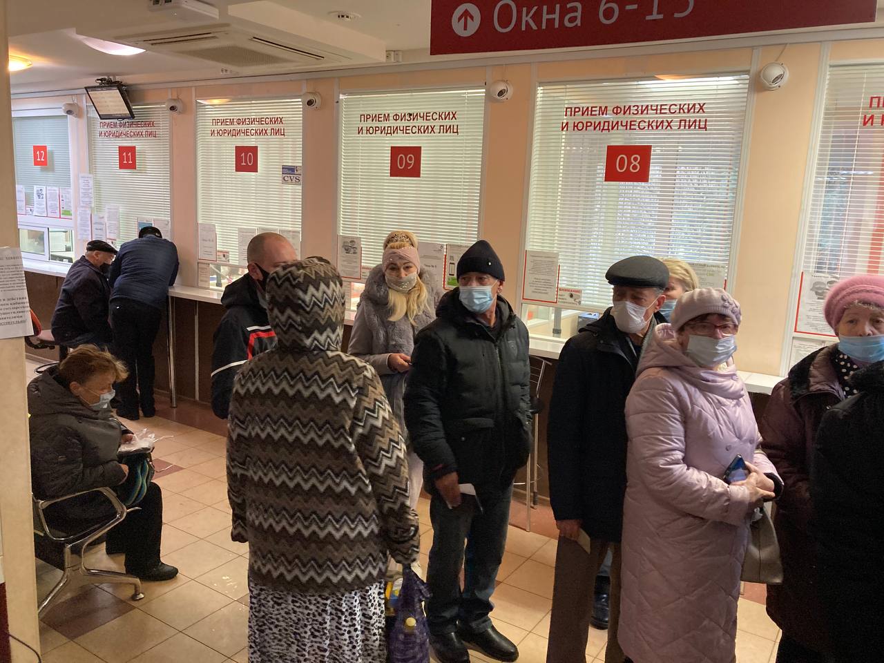 Очередь, как в мавзолей». Волна обращений в МФЦ за QR-кодами нарастает  12.11.2021