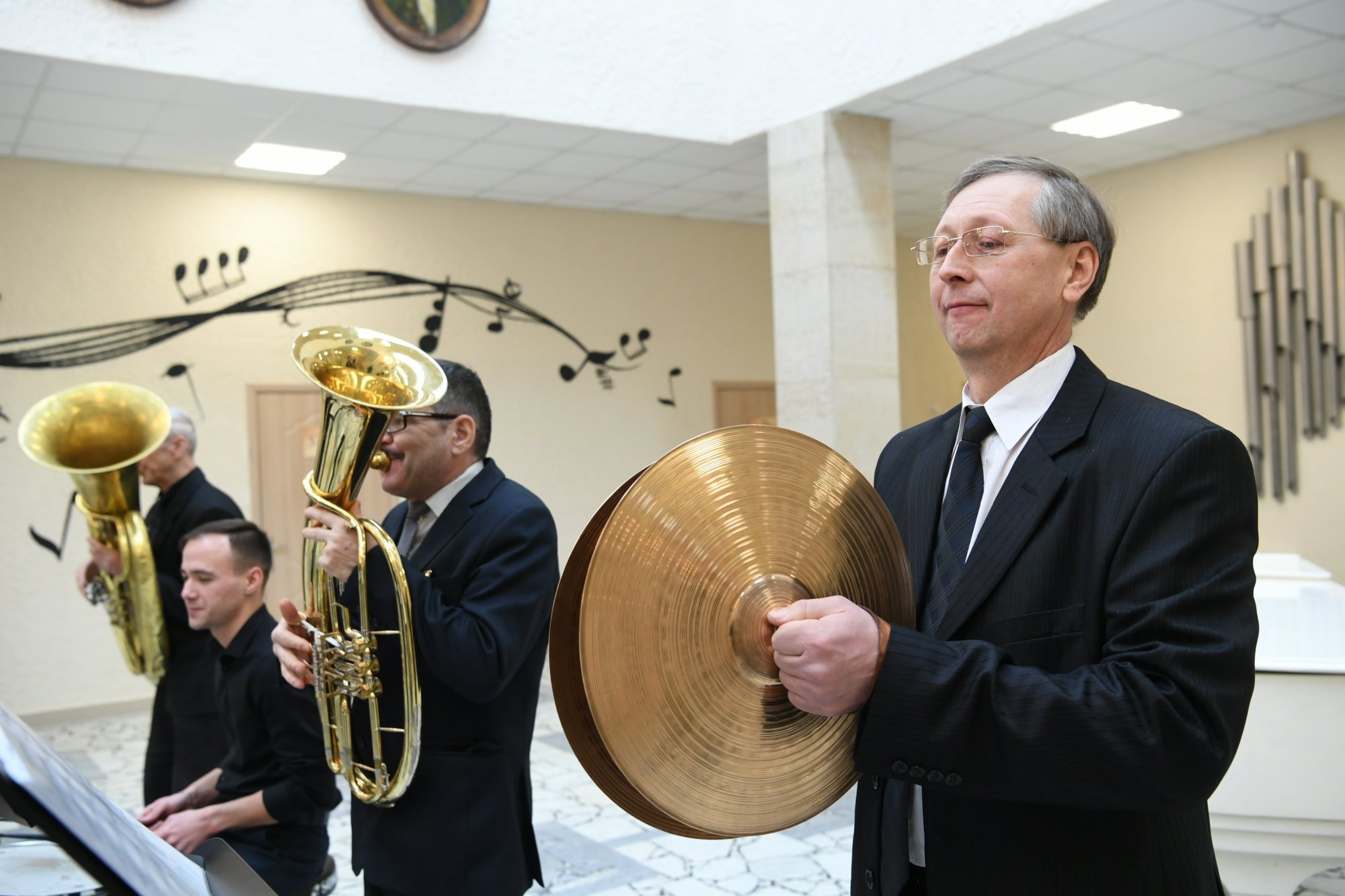Фото: глава республики посетил в Челнах музыкальную школу имени Сайдашева