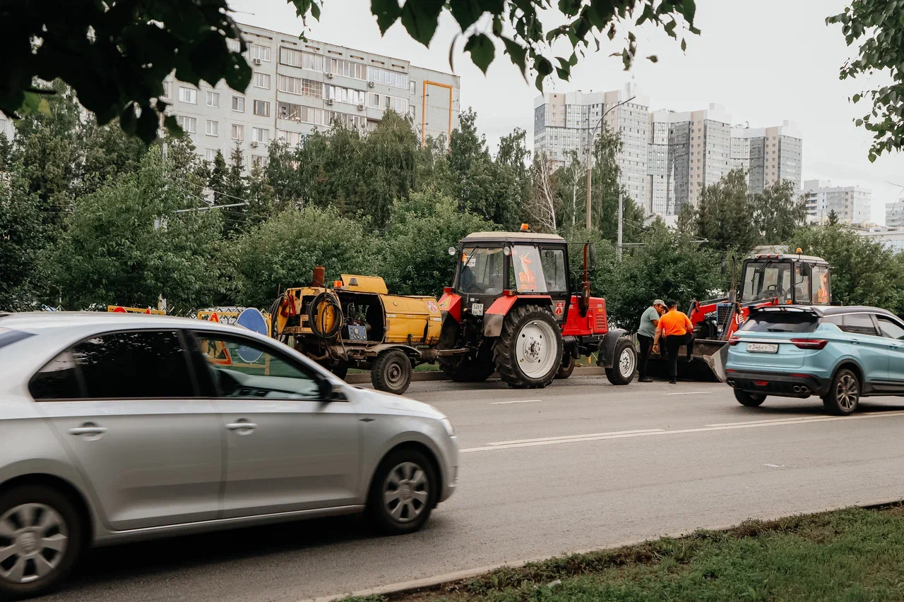 Фото: ремонт дороги затруднил движение на главной транспортной артерии Челнов
