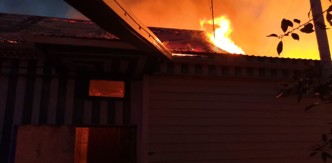 МЧС: на пожаре в Рябинушке пострадал подросток