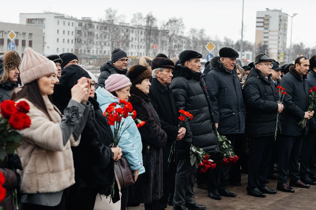 Фото: в Челнах почтили память первого руководителя города Раиса Беляева Фото: в Челнах почтили память первого руководителя города Раиса Беляева