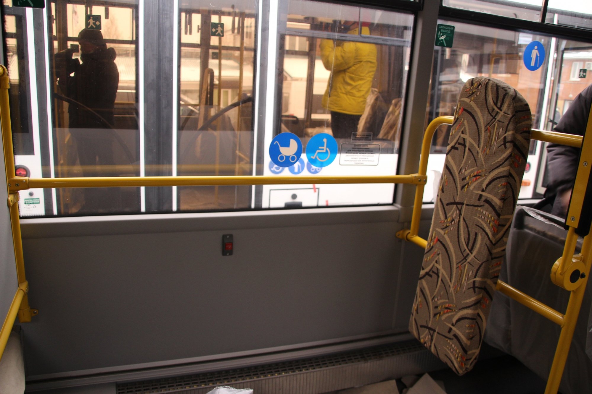 Салахов показал новые автобусы, которые выйдут на городские маршруты (фото)