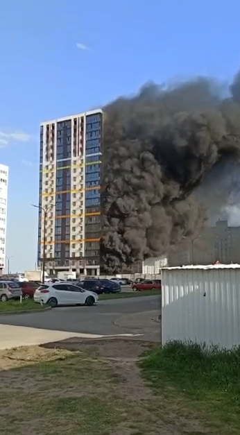 Густой дым охватил новую 20-этажку в 65-м комплексе в Челнах