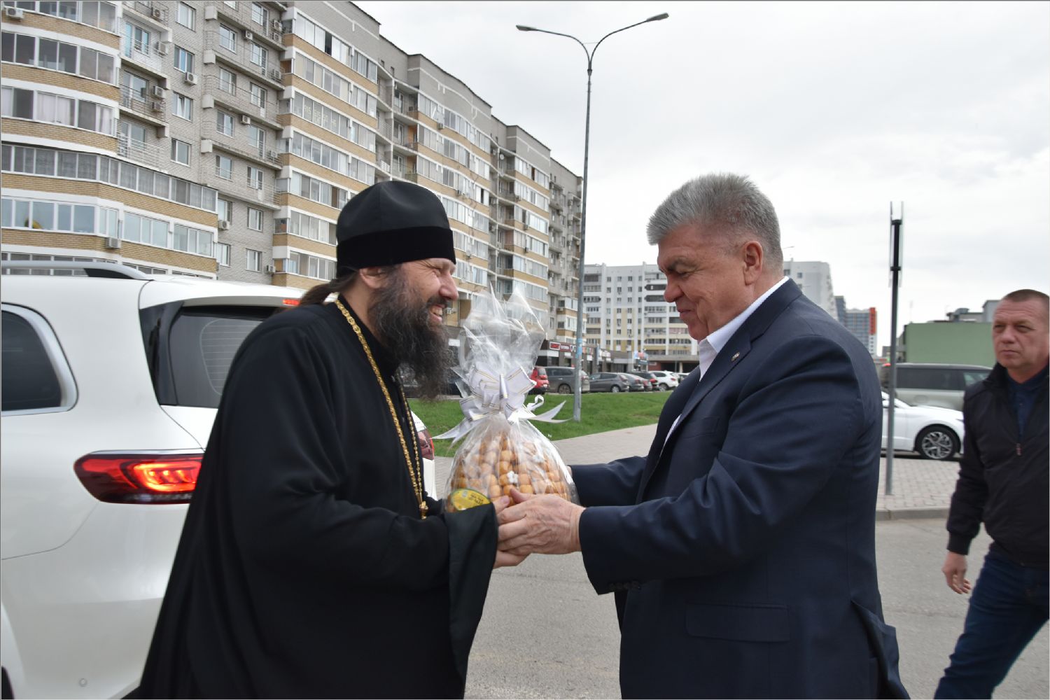 Наиль Магдеев и имамы города пришли на пасхальный ужин с чак-чаком (фото)