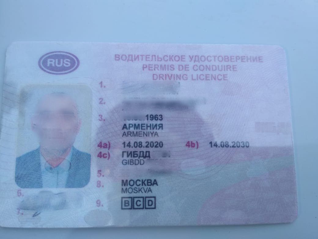Задержанный водитель маршрутки купил поддельные права в Москве за 60 тысяч 