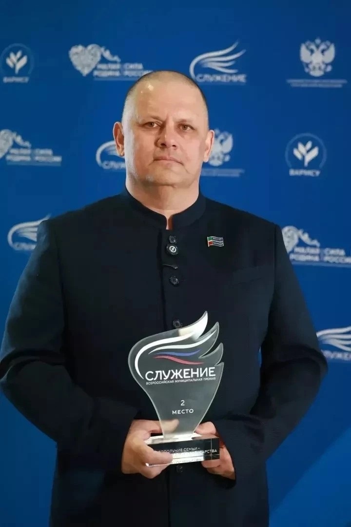 Тукаевский депутат получил федеральную награду за помощь воинам СВО