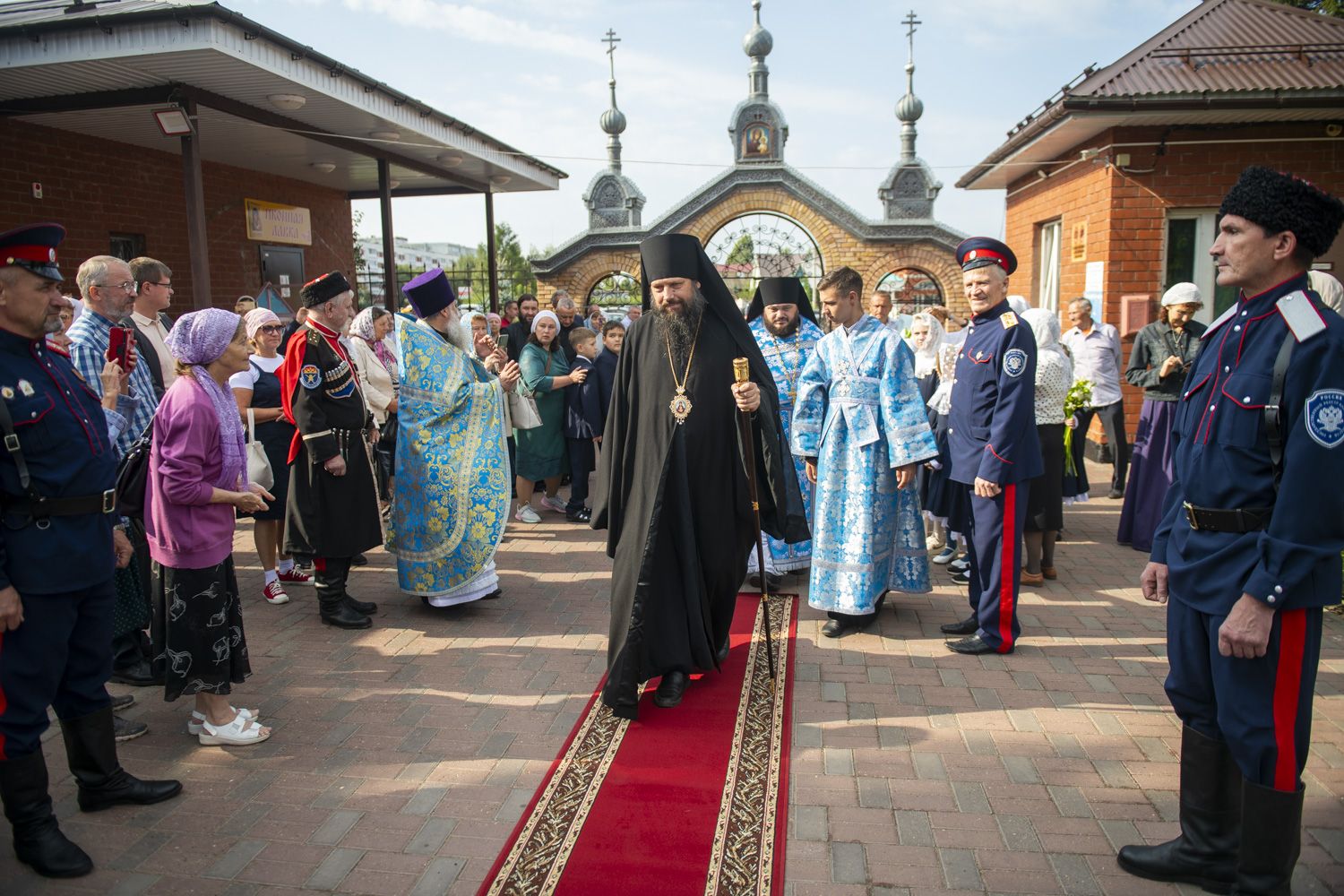 Фото: в Челнах прошла первая большая литургия новой епархии 