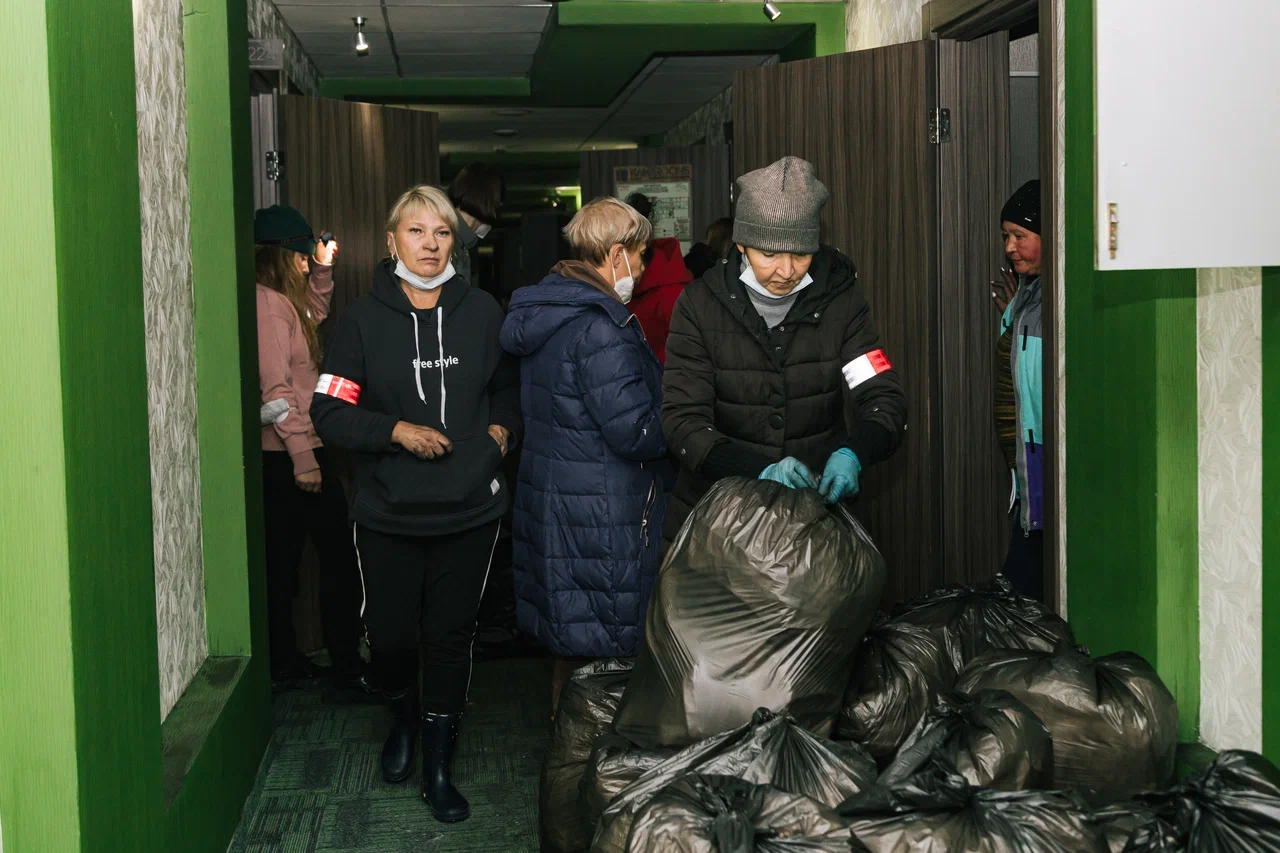 «Мы по запросу гостей выносили вещи - собираться времени не было, люди выбегали в том, что было»