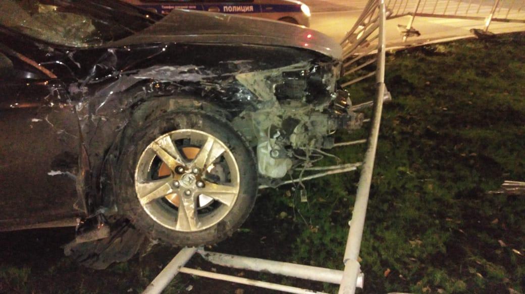 Пьяный молодой лихач с липовыми номерами устроил аварию в Челнах