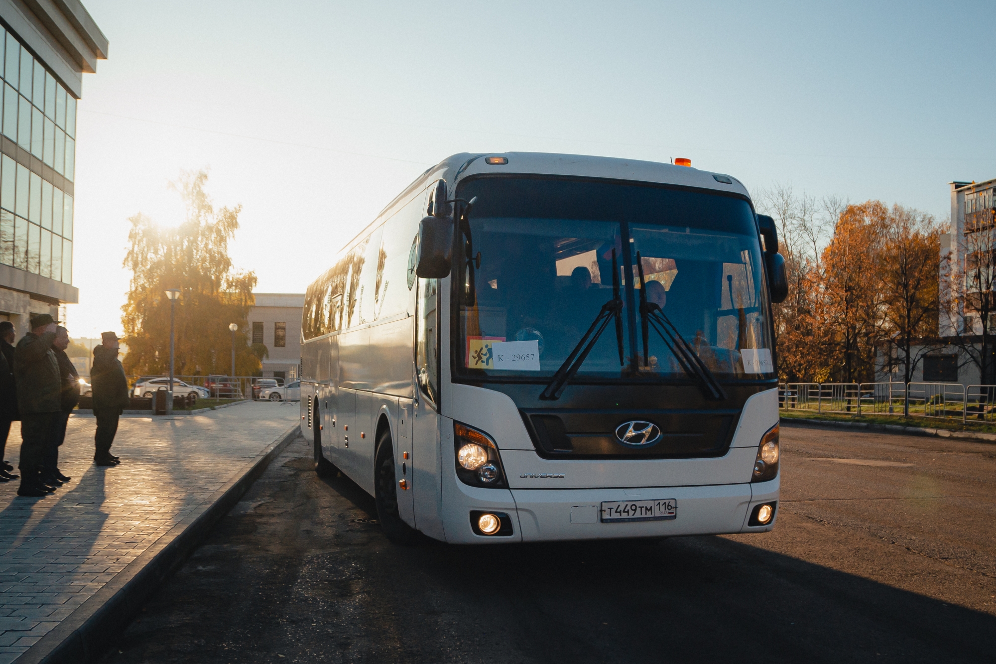 Еще один автобус с мобилизованными выехал из Челнов (фото)