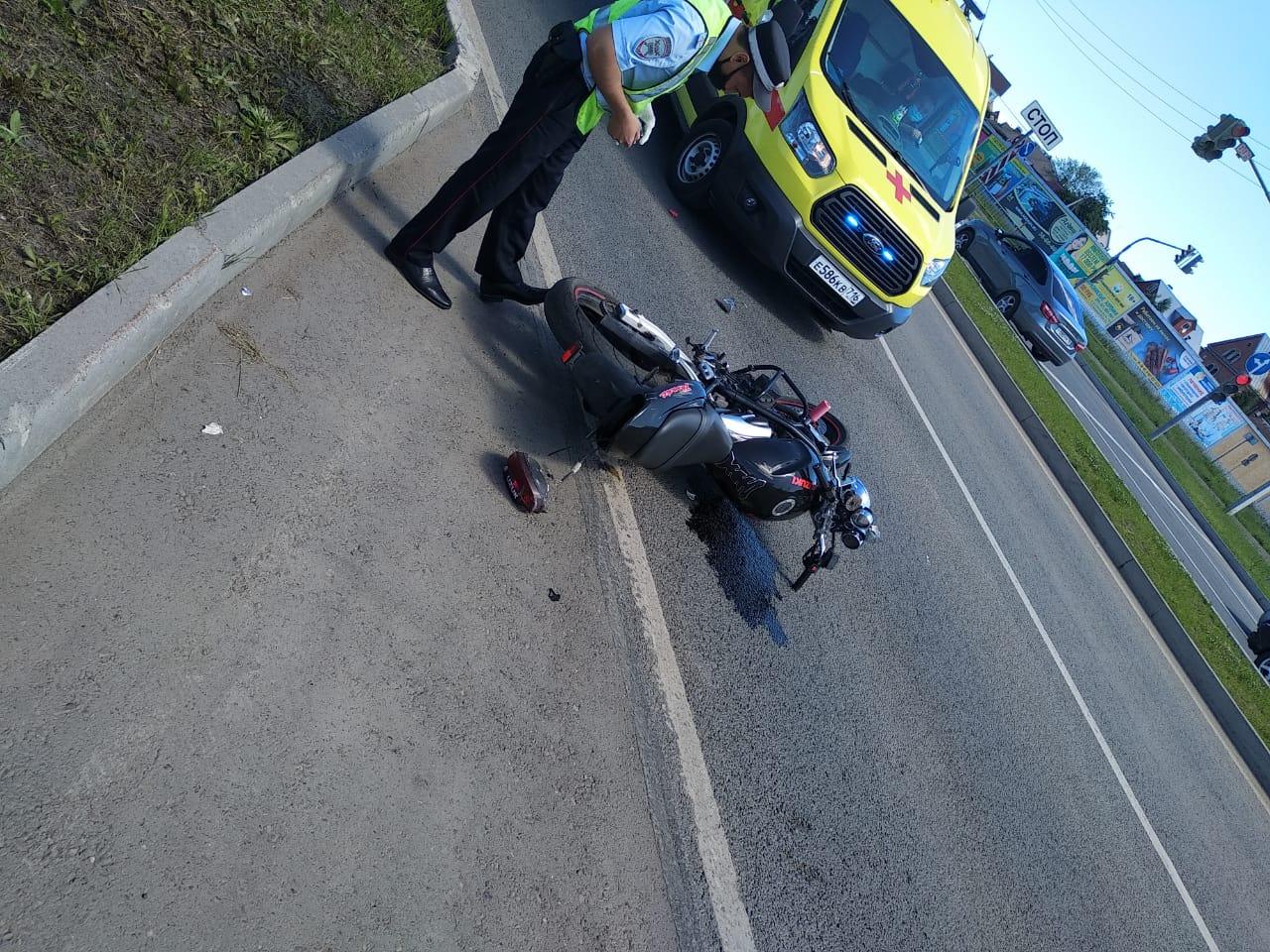 В Челнах мотоциклист наехал на бордюр и скончался на месте (фото)