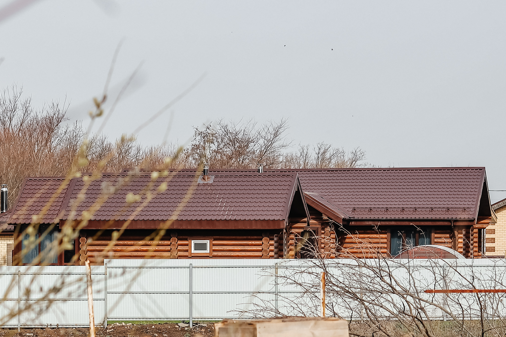 Фото: как выглядит дом, из-за которого Камаев оказался в изоляторе