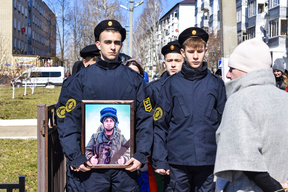 В Тукаевском районе похоронили бойцов, которые погибли в спецоперации  (фото) 15.04.2023