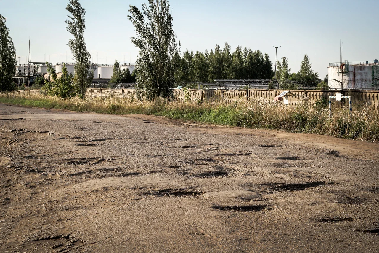 Автобусам сложно добираться в СНТ под Челнами из-за разбитых дорог (фото)