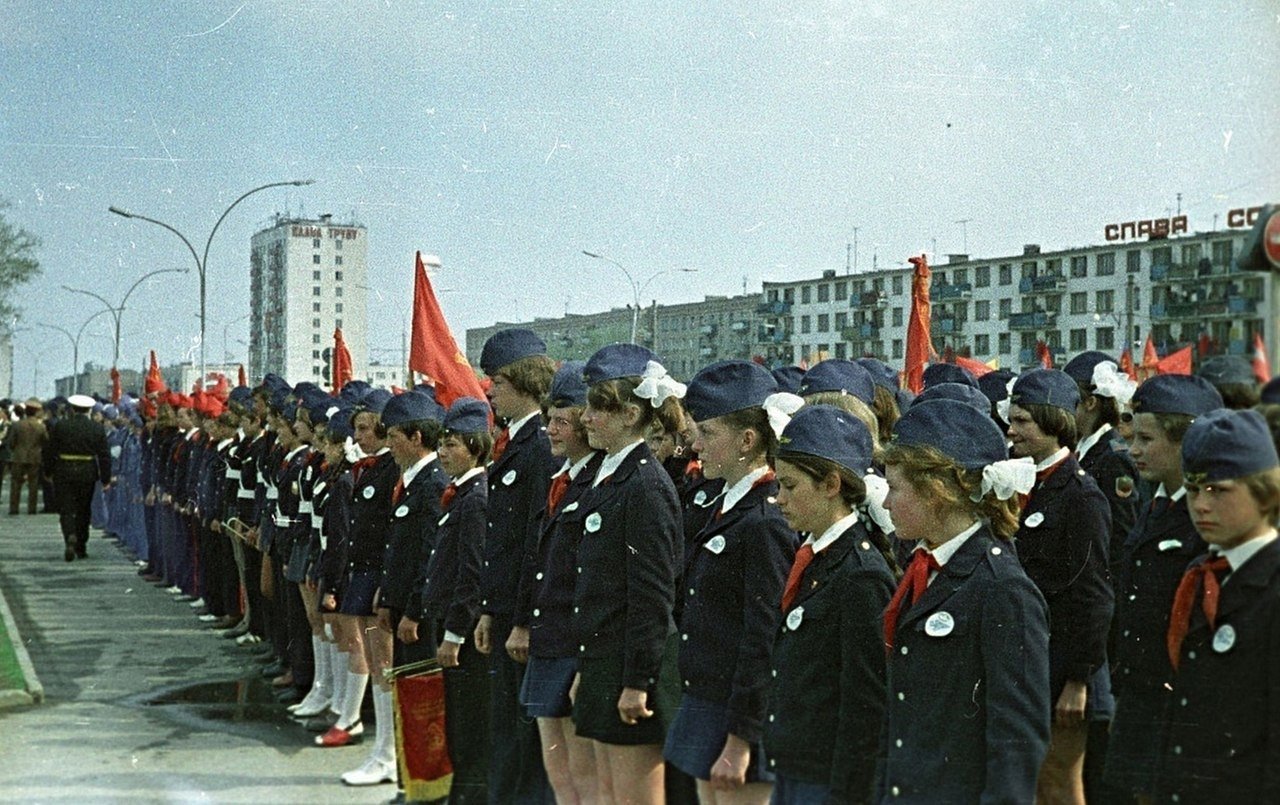 Каким был парад Победы в Челнах 40 лет назад (фото)