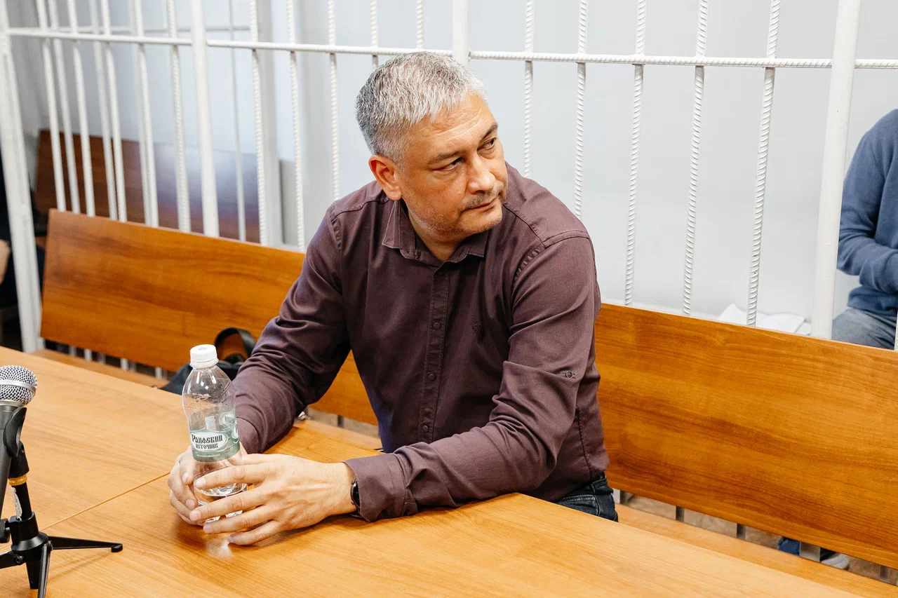 «Меня поставили перед фактом, чтобы я безвозмездно передал дороги и земли под ними стоимостью 400 млн рублей» «Меня поставили перед фактом, чтобы я безвозмездно передал дороги и земли под ними стоимостью 400 млн рублей»