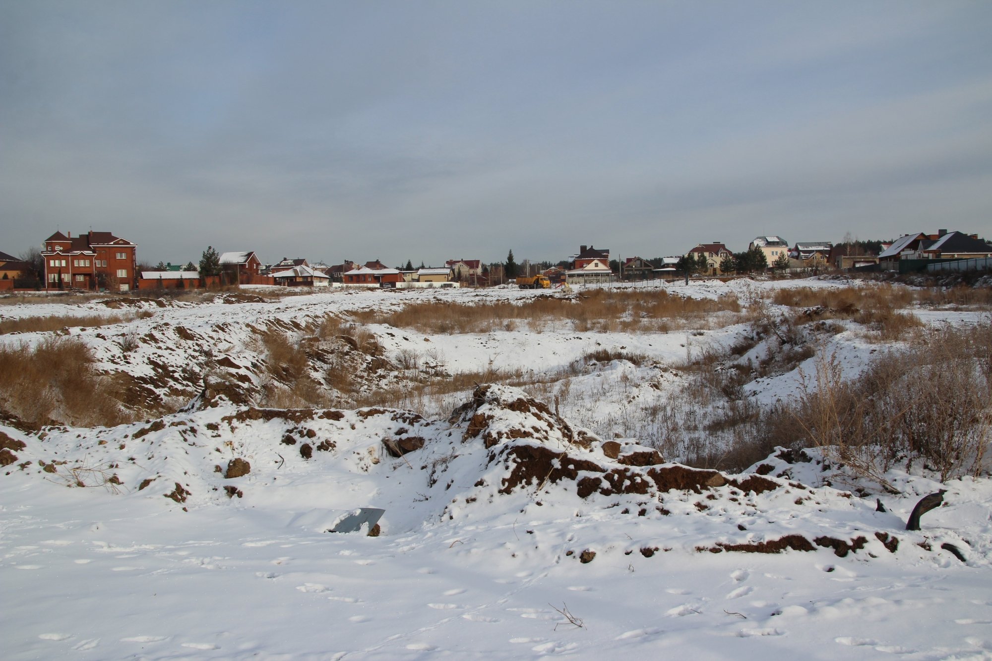 В 68-м комплексе убирают следы провальной стройки (фото)