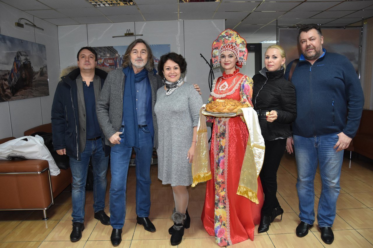 Никас Сафронов прилетел в Челны на творческую встречу с поклонниками