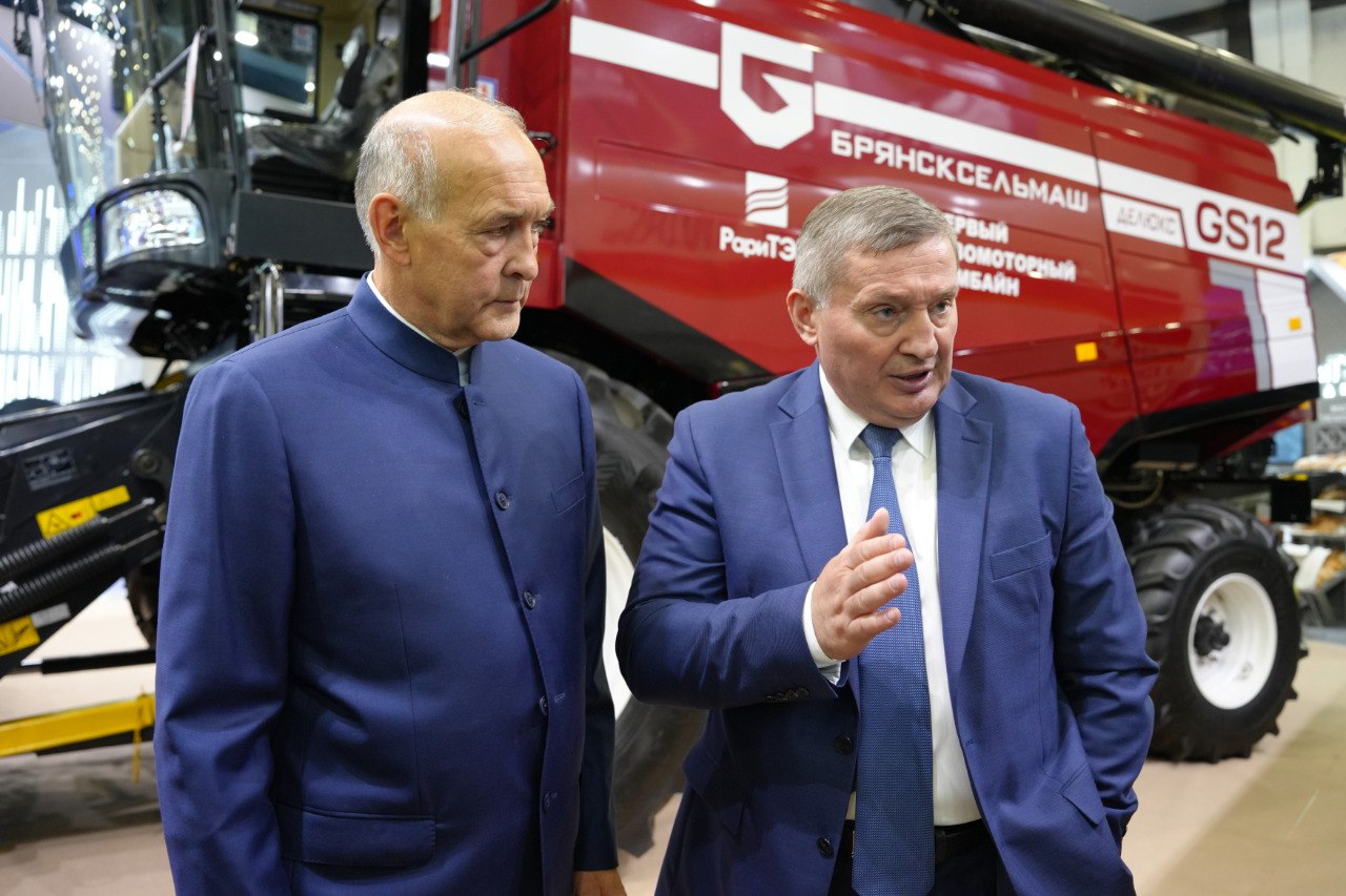 «РариТЭК» передал «Газпрому» первый выпущенный в России среднетоннажный грузовик LOTOS «РариТЭК» передал «Газпрому» первый выпущенный в России среднетоннажный грузовик LOTOS