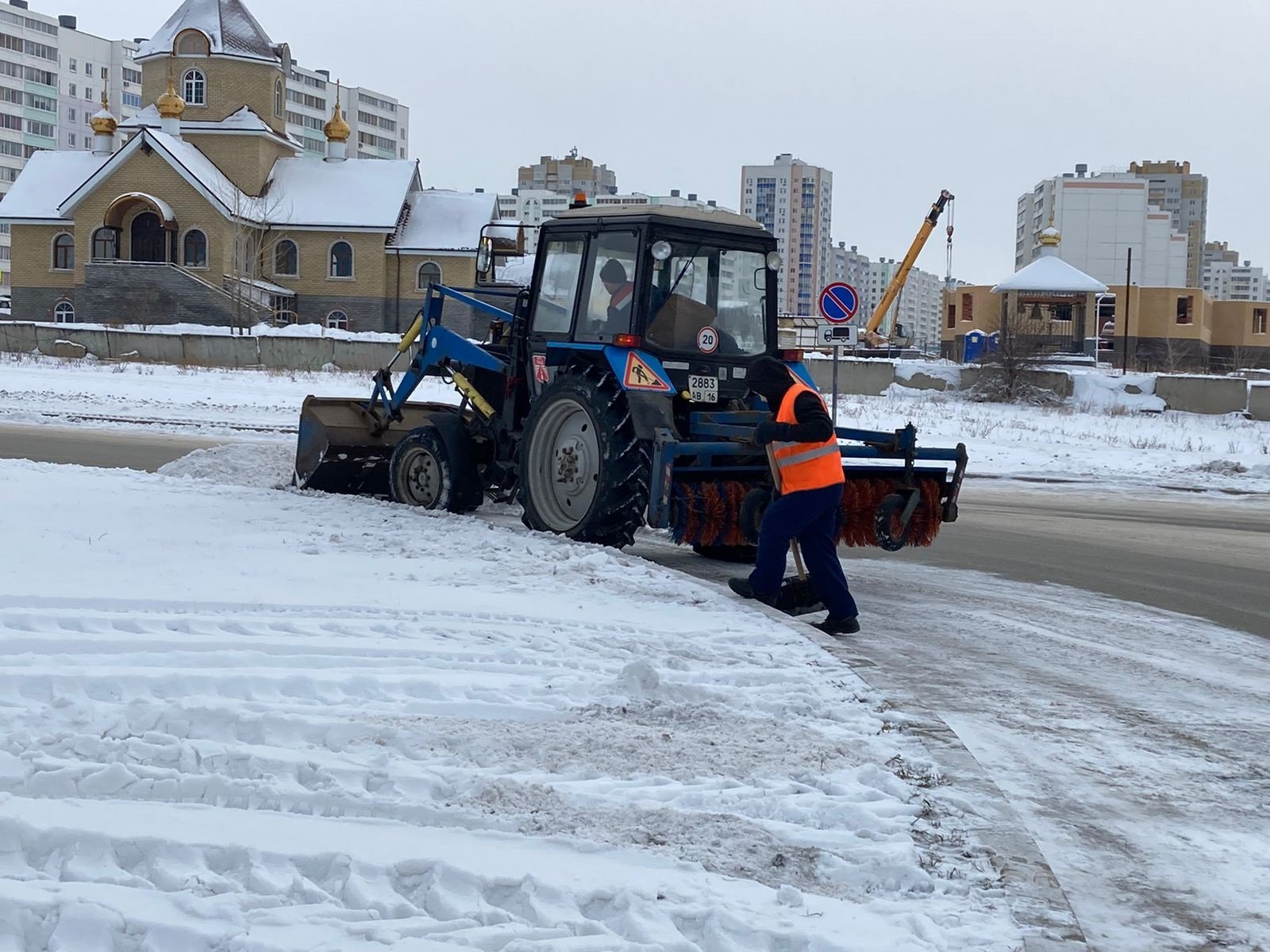 Дорожники назвали самые сложные для уборки снега районы 