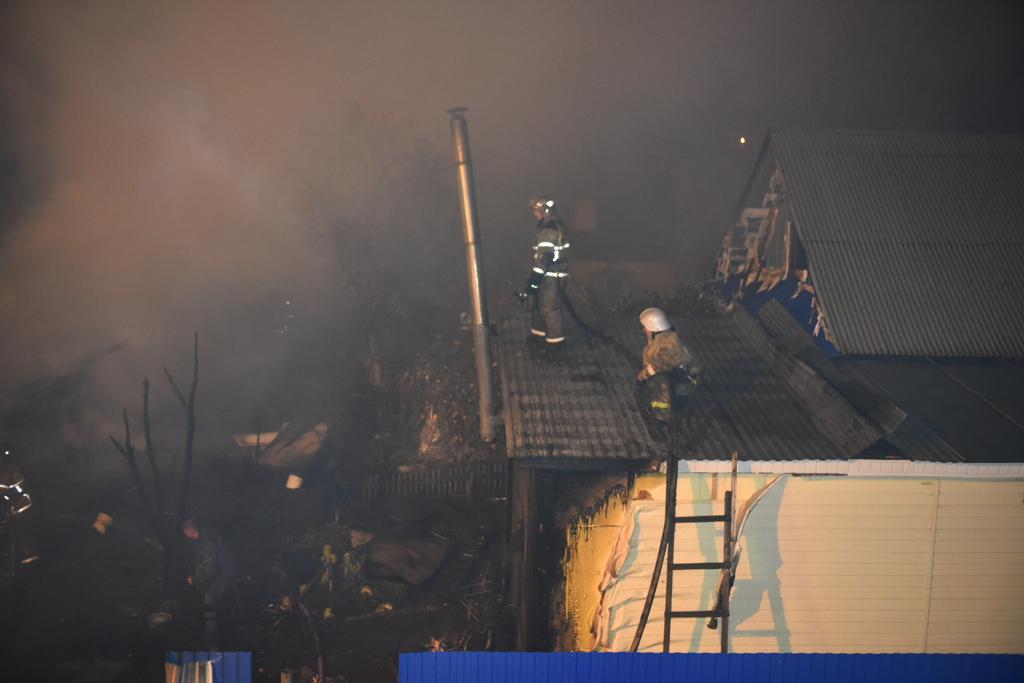 «Шестой дом горит, а у пожарных нет воды» - в Рябинушке раскритиковали спасателей