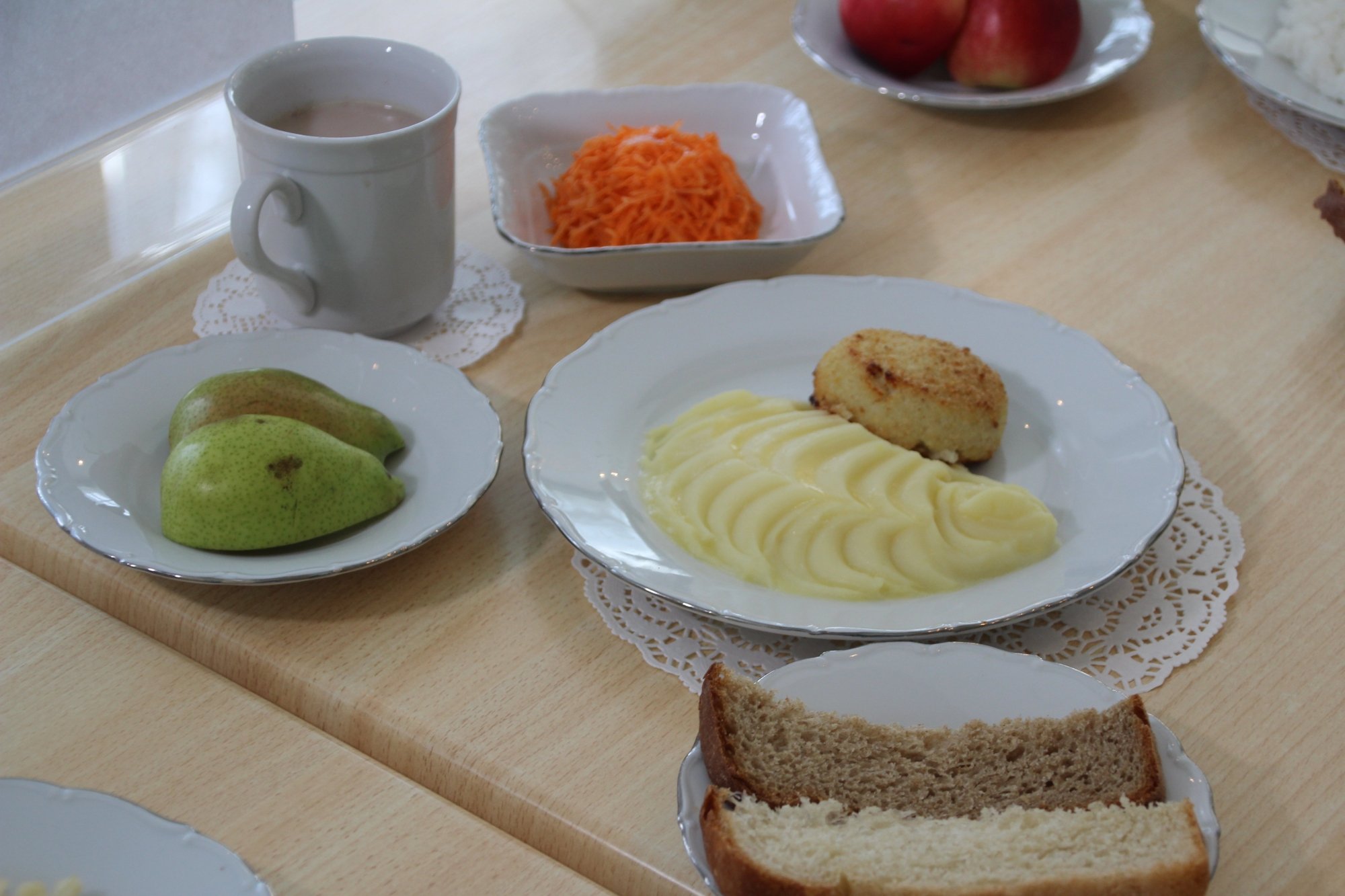 «Школьное питание» показало бесплатные «путинские» обеды для начальных классов 