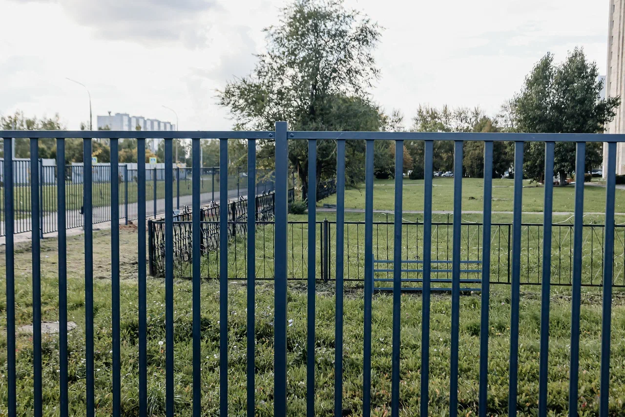 Фото: филиал КФУ огородил студенческий городок забором