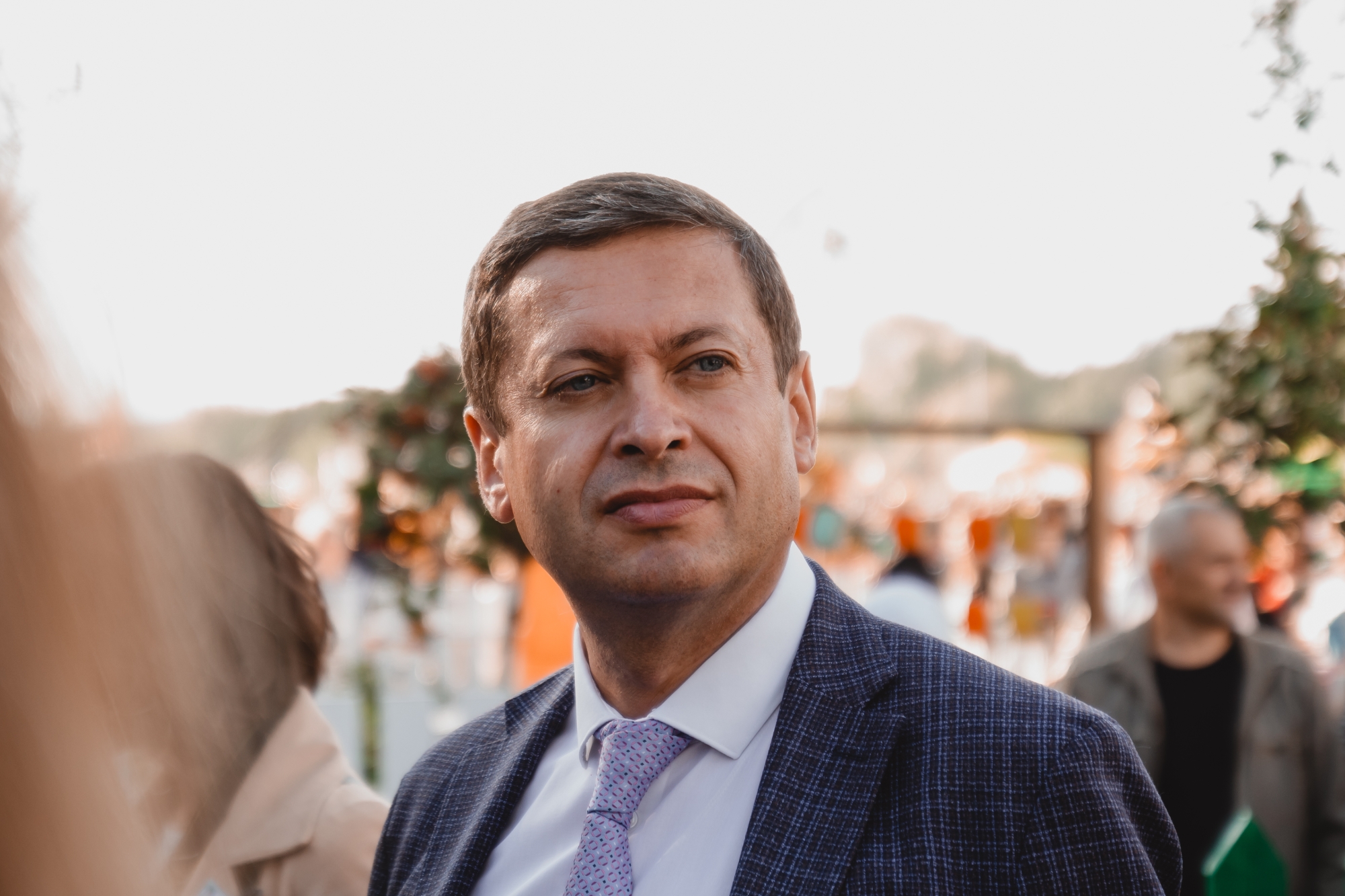 Как Магдеева угощали малиной и просили сделать селфи, чтобы «жена обалдела»