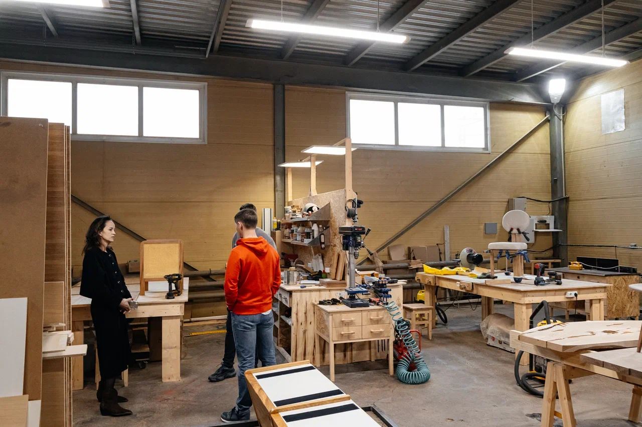 «Нас не привлекает мебель, которая в 90% присутствует на рынке. В ней нет ни жизни, ни души» «Нас не привлекает мебель, которая в 90% присутствует на рынке. В ней нет ни жизни, ни души»