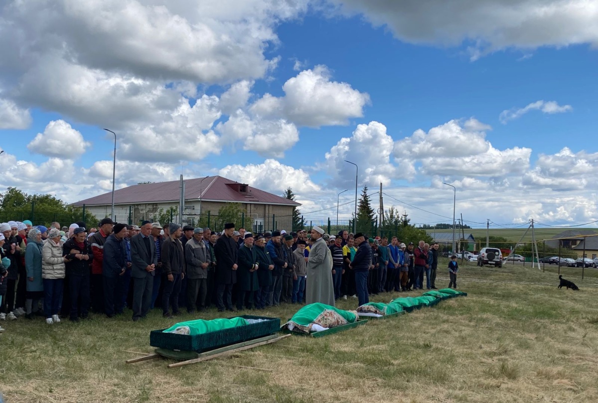 Камаев на похоронах погибших в Саитово: «В трагедии виноваты мы все»  20.06.2023